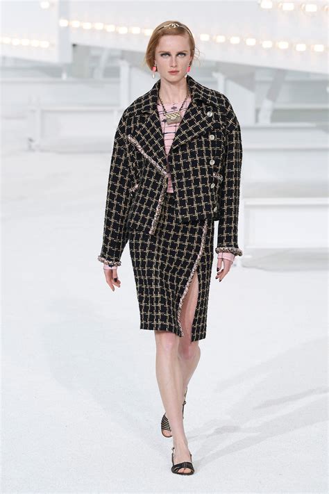 chanel ready to wear 2021|Chanel fashion show 2021.